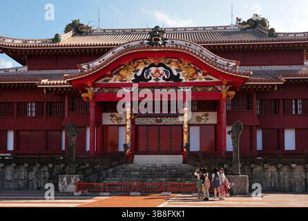 Die Seiden (Haupthalle) von Shuri Castle ist ein Ryukyu-Königreich „gusuku“ (Burg), das bei einem Brand am 31. Oktober 2019 in Naha, Okinawa, Japan niederbrannte. Stockfoto