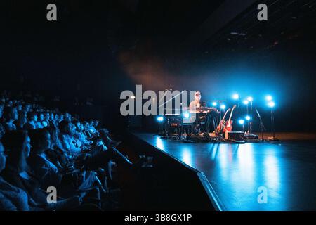 Mai 2024, Kopenhagen, Kopenhagen, Dänemark: Kopenhagen, Dänemark. Mai 2024. Der isländische Sänger, Musiker und Songwriter Asgeir gibt ein Live-Konzert im Bremen Teater in Kopenhagen. (Foto: © Flemming Bo Jense/Gonzales Foto via ZUMA Press) Stockfoto