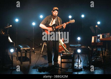 Mai 2024, Kopenhagen, Kopenhagen, Dänemark: Kopenhagen, Dänemark. Mai 2024. Der isländische Sänger, Musiker und Songwriter Asgeir gibt ein Live-Konzert im Bremen Teater in Kopenhagen. (Foto: © Flemming Bo Jense/Gonzales Foto via ZUMA Press) Stockfoto