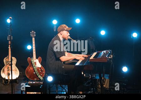 Mai 2024, Kopenhagen, Kopenhagen, Dänemark: Kopenhagen, Dänemark. Mai 2024. Der isländische Sänger, Musiker und Songwriter Asgeir gibt ein Live-Konzert im Bremen Teater in Kopenhagen. (Foto: © Flemming Bo Jense/Gonzales Foto via ZUMA Press) Stockfoto