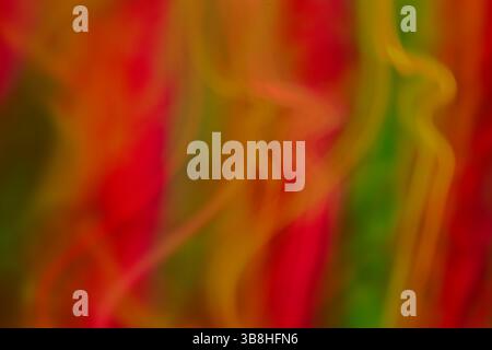 Kunstvolles Konzept aus gedämpften abstrakten Farben, erstellt mit Bewegungsunschärfe, voller zufälliger Muster, Linien, Textur, bunter Dichte und Interesse. Stockfoto