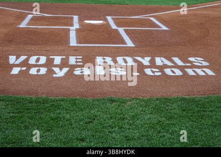 2. Juli 2024: Die Kansas City Royals ermutigen die Fans, für ihre Spieler zu stimmen, um Plätze im All Star-Spiel zu haben, bevor das Spiel zwischen den Kansas City Royals und den Tampa Bay Rays im Kauffman Stadium in Kansas City, MO, stattfindet. David Smith/CSM (Bild: © David Smith/CSM via ZUMA Press Wire) Stockfoto