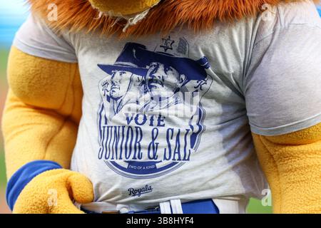 2. Juli 2024: Das Trikot des Kansas City Royals Maskottchens Sluggerrr vor dem Spiel zwischen den Kansas City Royals und den Tampa Bay Rays im Kauffman Stadium in Kansas City, MO. David Smith/CSM (Bild: © David Smith/CSM via ZUMA Press Wire) Stockfoto