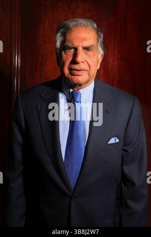 16. Mai 2012, Mumbai, Maharashtra, Indien: 16. Mai 2012 - Mumbai, Indien: Portrait des indischen Industriellen rata Tata, Vorsitzender des Tata-Imperiums im Bombay House, dem Hauptquartier der Tata-Gruppen in Mumbai...Ratan Tata, Veteran Industrialist und emeritierter Vorsitzender der Tata-Gruppe, starb am Mittwoch Abend des 09. Oktober 2024 in einem Breach Candy Krankenhaus in Mumbai. Er war 86. (Bild: © Subhash Sharma/ZUMA Press Wire) Stockfoto