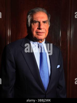 16. Mai 2012, Mumbai, Maharashtra, Indien: 16. Mai 2012 - Mumbai, Indien: Portrait des indischen Industriellen rata Tata, Vorsitzender des Tata-Imperiums im Bombay House, dem Hauptquartier der Tata-Gruppen in Mumbai...Ratan Tata, Veteran Industrialist und emeritierter Vorsitzender der Tata-Gruppe, starb am Mittwoch Abend des 09. Oktober 2024 in einem Breach Candy Krankenhaus in Mumbai. Er war 86. (Bild: © Subhash Sharma/ZUMA Press Wire) Stockfoto