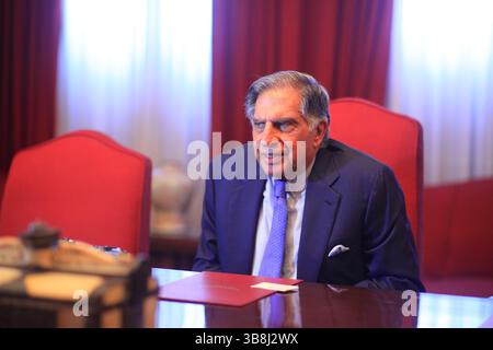 16. Mai 2012, Mumbai, Maharashtra, Indien: 16. Mai 2012 - Mumbai, Indien: Portrait des indischen Industriellen rata Tata, Vorsitzender des Tata-Imperiums im Bombay House, dem Hauptquartier der Tata-Gruppen in Mumbai...Ratan Tata, Veteran Industrialist und emeritierter Vorsitzender der Tata-Gruppe, starb am Mittwoch Abend des 09. Oktober 2024 in einem Breach Candy Krankenhaus in Mumbai. Er war 86. (Bild: © Subhash Sharma/ZUMA Press Wire) Stockfoto