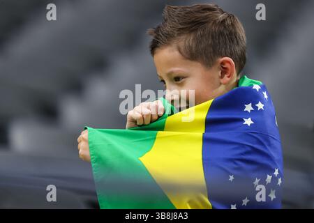 6. Juli 2024: Ein junger brasilianischer Fan zeigt Unterstützung für sein Team vor dem Start des CONMEBOL Copa America Quarterfinals im Allegiant Stadium zwischen Uruguay und Brasilien am 6. Juli 2024 in Las Vegas, NV. Christopher Trim/CSM. (Kreditbild: © Christopher Trim/CSM via ZUMA Press Wire) Stockfoto