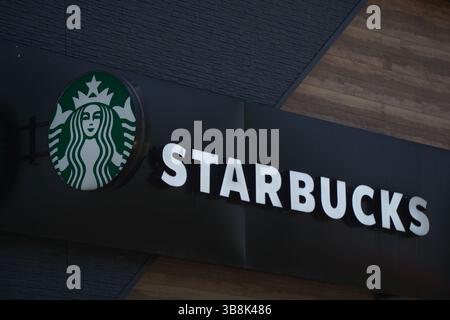 Das Logo der Starbucks-Kette von Restaurants und Cafés. Stockfoto