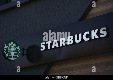 Das Logo der Starbucks-Kette von Restaurants und Cafés. Stockfoto