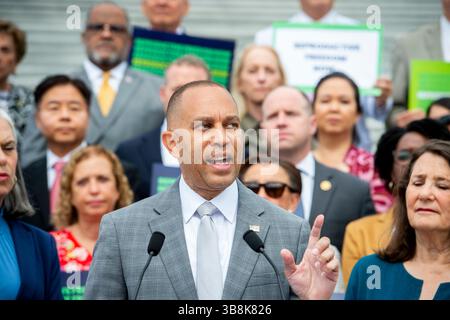 27. Juni 2024, Washington, District of Columbia, USA: Hakeem Jeffries (Demokrat von New York) House Minority Whip United States House Minority Whip hält während einer Pressekonferenz zum zweijährigen Jahrestag der Dobbs-Entscheidung im US Capitol in Washington, DC, Donnerstag, 27. Juni 2024 (Credit Image: © Rod Lamkey/CNP via ZUMA Press Wire) Stockfoto