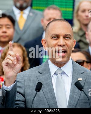 27. Juni 2024, Washington, District of Columbia, USA: Hakeem Jeffries (Demokrat von New York) House Minority Whip United States House Minority Whip hält während einer Pressekonferenz zum zweijährigen Jahrestag der Dobbs-Entscheidung im US Capitol in Washington, DC, Donnerstag, 27. Juni 2024 (Credit Image: © Rod Lamkey/CNP via ZUMA Press Wire) Stockfoto