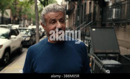ERSCHEINUNGSDATUM: 3. November 2023. TITEL: SLY STUDIO: MRC FILM. REGIE: Questlove. HANDLUNG: US-amerikanischer Dokumentarfilm über das Leben und das Erbe von Sylvester Stallone, Regie: Thom Zimny. Die Premiere fand 2023 auf dem Toronto International Film Festival statt und wurde am 3. November 2023 auf Netflix veröffentlicht. Zusammenfassung: Der Film erzählt Sylvester Stallones Leben und fast 50-jährige Karriere, von der harten Kindheit in Manhattan über den kämpfenden Schauspieler bis zum Actionfilmer und Star der Hollywood-Franchises wie Rocky und Rambo. Es enthält Aufnahmen von Stallones Streben nach Filmemachen, Szenen aus seinen Filmen, Fotos Stockfoto