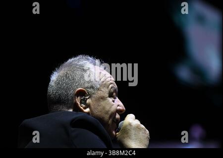 7. Mai 2025, Mexiko-Stadt, Ciudad de Mexico, Mexiko: Sänger Jim Kerr von der britischen Band Simple Minds tritt auf der Bühne der Global Tour 2025 in der Mexico City Arena auf. Am 7. Mai 2025 in Mexiko-Stadt. (Kreditbild: © Carlos Tischler/OKULARBOGEN via ZUMA Press Wire) NUR REDAKTIONELLE VERWENDUNG! Nicht für kommerzielle ZWECKE! Stockfoto