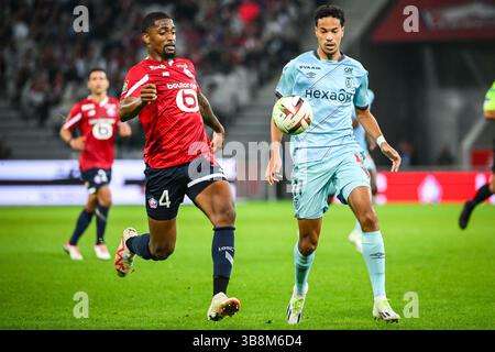 26. September 2023, Villeneuve-d’Ascq, Frankreich: Alexsandro VICTOR DE SOUZA RIBEIRO aus Lille und Amine SALAMA aus Reims während des Ligue-1-Spiels zwischen Lille OSC (LOSC) und Stade de Reims im Pierre Mauroy Stadion am 26. September 2023 in Villeneuve-d’Ascq bei Lille, Frankreich. (Bild: © Matthieu Mirville/ZUMA Press Wire) Stockfoto
