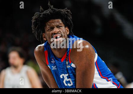 5. Januar 2024, MADRID, SPANIEN: Dan Oturu von Anadolu Efes Istanbul sieht sich beim Basketballspiel der Turkish Airlines Euroleague zwischen Real Madrid und Anadolu Efes Istanbul am 5. Januar 2024 im Wizink Center in Madrid an. (Kreditbild: © Irina R. Hipolito/AFP7 via ZUMA Press Wire) Stockfoto