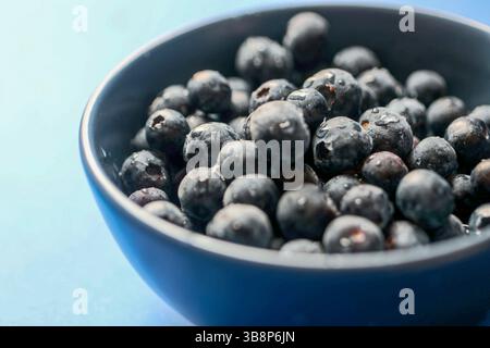 Schale mit Heidelbeeren Stockfoto