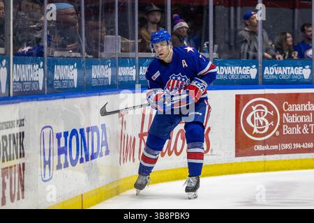 19. April 2024: Der US-amerikanische Verteidiger Ethan Prow (7) läuft in der dritten Periode gegen die Cleveland Monsters. Die Rochester Americans veranstalteten die Cleveland Monsters in einem Spiel der American Hockey League in der Blue Cross Arena in Rochester, New York. (Jonathan Tenca/CSM) (Bild: © Jonathan Tenca/CSM via ZUMA Press Wire) Stockfoto