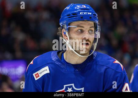 19. April 2024: Jeremy Davies (4) der US-amerikanische Verteidiger Rochester Skates in der dritten Periode gegen die Cleveland Monsters. Die Rochester Americans veranstalteten die Cleveland Monsters in einem Spiel der American Hockey League in der Blue Cross Arena in Rochester, New York. (Jonathan Tenca/CSM) (Bild: © Jonathan Tenca/CSM via ZUMA Press Wire) Stockfoto
