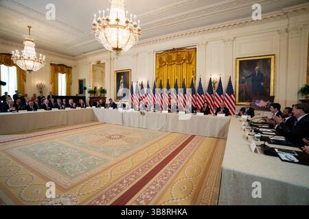 WASHINGTON DC, USA - 6. Mai 2025 - US-Präsident Donald Trump und Vizepräsident JD Vance nehmen am Dienstag, den 6. Mai 2025, an einem Treffen der FIFA Task Force Teil Stockfoto