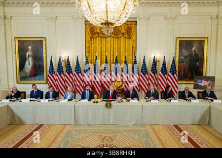 WASHINGTON DC, USA - 6. Mai 2025 - US-Präsident Donald Trump und Vizepräsident JD Vance nehmen am Dienstag, den 6. Mai 2025, an einem Treffen der FIFA Task Force Teil Stockfoto