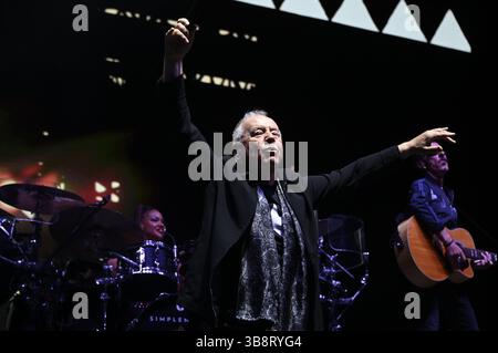 Mexiko-Stadt, Mexiko. Mai 2025. Sänger Jim Kerr von der britischen Band Simple Minds tritt am 7. Mai 2025 im Rahmen der Global Tour 2025 in der Mexico City Arena in Mexiko City auf. (Foto: Carlos Tischler/Eyepix Group) (Foto: Eyepix/NurPhoto) Credit: NurPhoto SRL/Alamy Live News Stockfoto