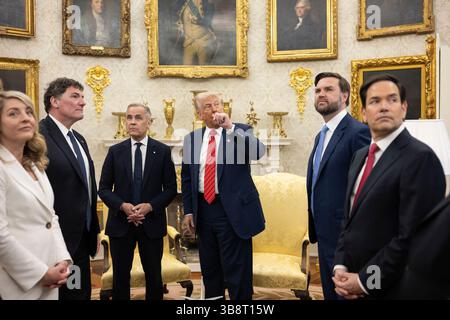 WASHINGTON DC, USA - 6. Mai 2025 - US-Präsident Donald Trump und Vizepräsident JD Vance bei einem bilateralen Treffen mit dem kanadischen Premierminister Mark Carn Stockfoto