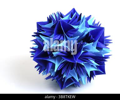 Farbenfrohe Origami Einheit Schneeflocke isoliert auf weißem Hintergrund Stockfoto