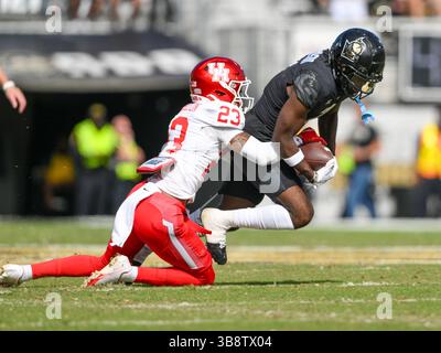 25. November 2023: Kobe Hudson (2) wird im FBC Mortgage Stadium in Orlando (FL) von Isaiah Hamilton (23) der Houston Cougars verteidigt. Romeo T Guzman/CSM (Kreditbild: Stockfoto