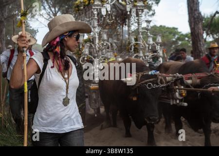 21. Mai 2015, El Rocio, Huelva, Spanien: Jedes Jahr versammeln sich die Gläubigen zur Pilgerfahrt nach El Rocio von Sanlucar de Barrameda zum Dorf El Rocio durch den Nationalpark DoÃ±ana (Foto: © Baciu Cristian/ZUMA Press Wire) Stockfoto