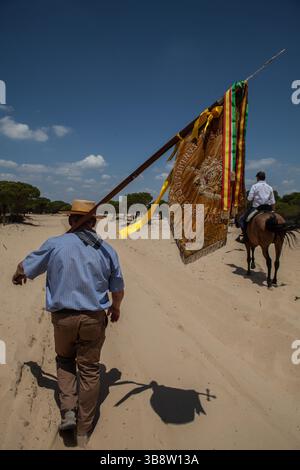 21. Mai 2015, El Rocio, Huelva, Spanien: Jedes Jahr versammeln sich die Gläubigen zur Pilgerfahrt nach El Rocio von Sanlucar de Barrameda zum Dorf El Rocio durch den Nationalpark DoÃ±ana (Foto: © Baciu Cristian/ZUMA Press Wire) Stockfoto