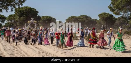 21. Mai 2015, El Rocio, Huelva, Spanien: Jedes Jahr versammeln sich die Gläubigen zur Pilgerfahrt nach El Rocio von Sanlucar de Barrameda zum Dorf El Rocio durch den Nationalpark DoÃ±ana (Foto: © Baciu Cristian/ZUMA Press Wire) Stockfoto