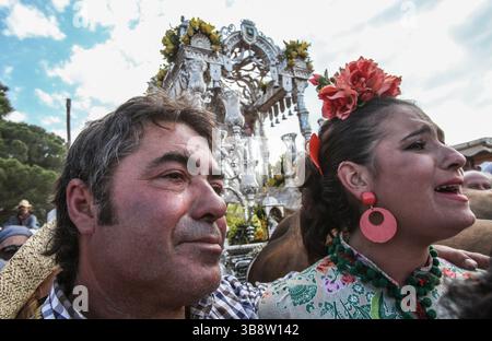 21. Mai 2015, El Rocio, Huelva, Spanien: Jedes Jahr versammeln sich die Gläubigen zur Pilgerfahrt nach El Rocio von Sanlucar de Barrameda zum Dorf El Rocio durch den Nationalpark DoÃ±ana (Foto: © Baciu Cristian/ZUMA Press Wire) Stockfoto