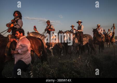 21. Mai 2015, El Rocio, Huelva, Spanien: Jedes Jahr versammeln sich die Gläubigen zur Pilgerfahrt nach El Rocio von Sanlucar de Barrameda zum Dorf El Rocio durch den Nationalpark DoÃ±ana (Foto: © Baciu Cristian/ZUMA Press Wire) Stockfoto