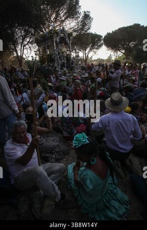 22. Mai 2015, El Rocio, Huelva, Spanien: Jedes Jahr versammeln sich die Gläubigen zur Pilgerfahrt nach El Rocio von Sanlucar de Barrameda zum Dorf El Rocio durch den Nationalpark DoÃ±ana (Foto: © Baciu Cristian/ZUMA Press Wire) Stockfoto