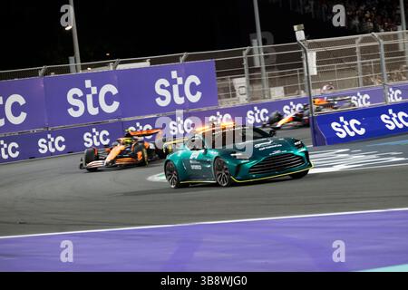9. März 2024, Jeddah, Provinz Makkah, Königreich Saudi-Arabien: Der Sicherheitswagen Aston Martin während des Grand Prix von Saudi-Arabien der Formel 1 2024 am Roten Meer. Max Verstappen gewann das Rennen. (Bild: © Taidgh Barron/ZUMA Press Wire) Stockfoto