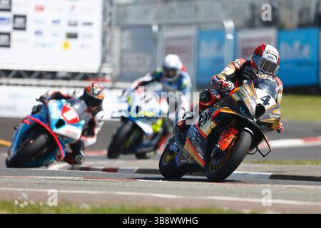 Mai 2025; Briggs EquipmentNorth West 200 Motorcycle Race, Portrush, Antrim, Nordirland; North West 200 Training und Abendrennen; Michael Rutter (Bathams AJN Racing BMW) während des Superbike Qualifying Stockfoto