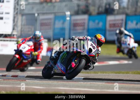 8. Mai 2025; Briggs EquipmentNorth West 200 Motorcycle Race, Portrush, Antrim, Nordirland; North West 200 Übungs- und Abendrennen; Davey Todd (8Ten Racing Motorrad BMW) war zweitschnellste im Superbike Qualifying Stockfoto