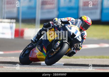Mai 2025; Briggs EquipmentNorth West 200 Motorcycle Race, Portrush, Antrim, Nordirland; North West 200 Training und Abendrennen; Davey Todd (Milenco von Padgetts Motorcycles Honda) während des Supersport-Qualifyings Stockfoto