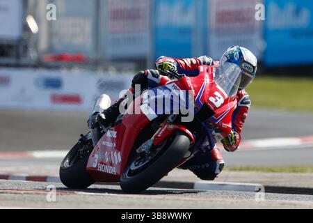 8. Mai 2025; Briggs EquipmentNorth West 200 Motorcycle Race, Portrush, Antrim, Nordirland; North West 200 Übungs- und Abendrennen; Dean Harrison (Honda Racing UK) qualifizierte sich für den vierten Platz für die Superstock-Rennen Stockfoto