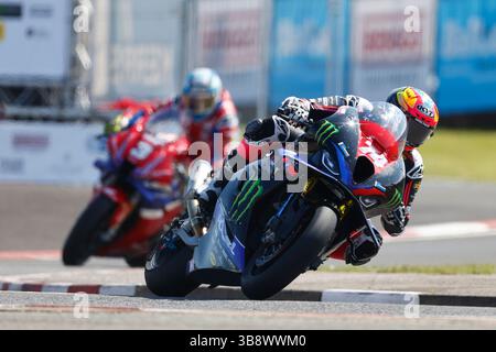 8. Mai 2025; Briggs EquipmentNorth West 200 Motorcycle Race, Portrush, Antrim, Nordirland; North West 200 Übungs- und Abendrennen; Davey Todd (8Ten Racing BMW Motorrad) beanspruchte die Pole für die Superstock-Rennen Stockfoto