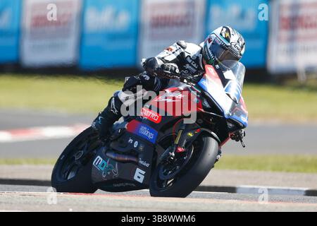 8. Mai 2025; Briggs EquipmentNorth West 200 Motorcycle Race, Portrush, Antrim, Nordirland; North West 200 Übungs- und Abendrennen; Michael Dunlop (MD Racing Ducati) qualifizierte sich für den dritten Platz in den Supersports Stockfoto