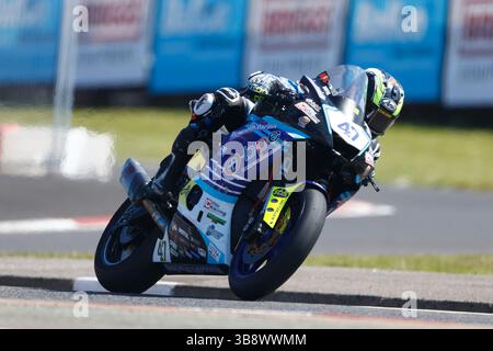 8. Mai 2025; Briggs EquipmentNorth West 200 Motorcycle Race, Portrush, Antrim, Nordirland; North West 200 Übungs- und Abendrennen; Richard Cooper (Russell Racing Yamaha) übernimmt die Pole für die Superstock-Rennen Stockfoto