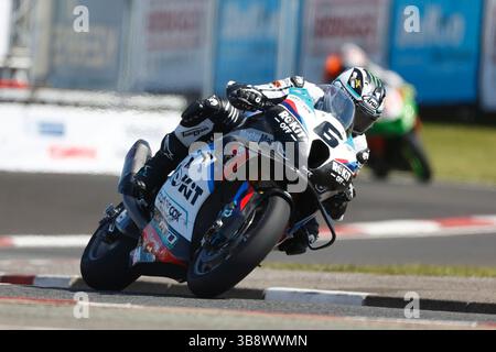 8. Mai 2025; Briggs EquipmentNorth West 200 Motorcycle Race, Portrush, Antrim, Nordirland; North West 200 Übungs- und Abendrennen; Michael Dunlop (MD Racing BMW) war fünftschnellster im Superbike Qualifying Stockfoto