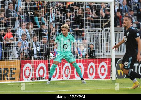 10. Oktober 2022, St. Paul, Minnesota, USA: Minnesota United Torhüter Dayne St. Clair (97) spielt den Ball während des Spiels zwischen Minnesota United FC gegen Vancouver Whitecaps im Allianz Field. Obligatorischer Ausweis: Bruce Fedyck Zuma Press (Bild: © Bruce Fedyck/ZUMA Press Wire) Stockfoto