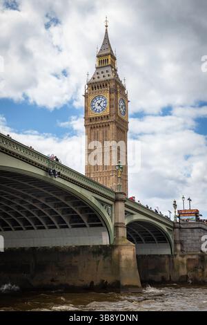 Elizabeth Rower und Westminster Bridge von der Themse Stockfoto