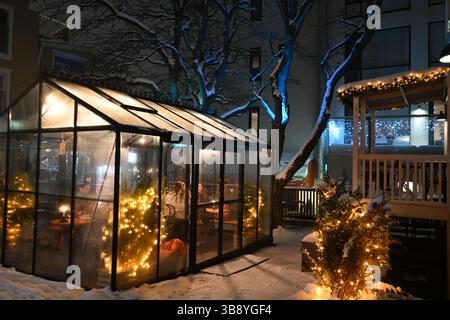 Reykjavik in einer winterlichen Nacht, Island. Stadtzentrum in Reykjavik. Stockfoto