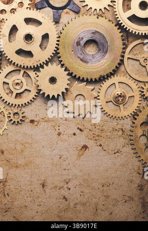 Steampunk-Hintergrund von mechanischen Uhren Details über alte Metall Hintergrund. Im Inneren der Uhr, Zahnräder Stockfoto