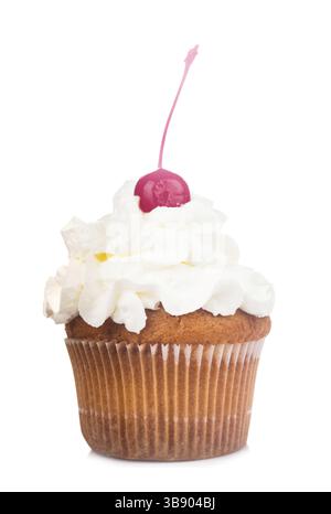 Cupcake mit kandierten Kirsche isoliert auf weiss Stockfoto