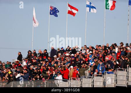 8. Mai 2025; Briggs EquipmentNorth West 200 Motorcycle Race, Portrush, Antrim, Nordirland; North West 200 Übungs- und Abendrennen; Michael Dunlops Sieg war ein Publikumsliebling Stockfoto