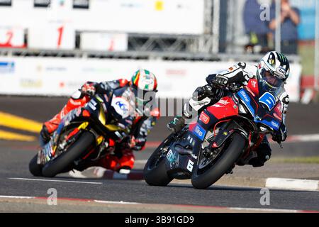 8. Mai 2025; Briggs EquipmentNorth West 200 Motorcycle Race, Portrush, Antrim, Nordirland; North West 200 Training und Abendrennen; Michael Dunlop (MD Racing Ducati) gewinnt das Supersportrennen Stockfoto